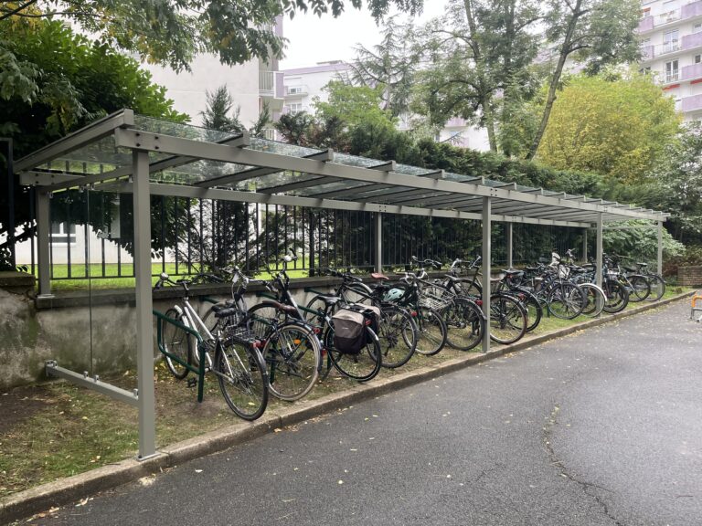 Paris (13ème)Installation d'un abri sur-mesure.