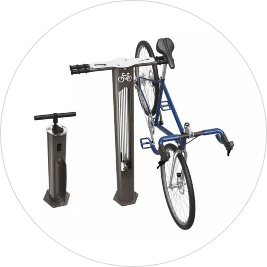 Système de suspension d'une station de réparation vélo avec gonfleur vélo